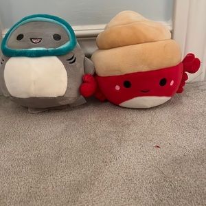 two pack of squish mellows